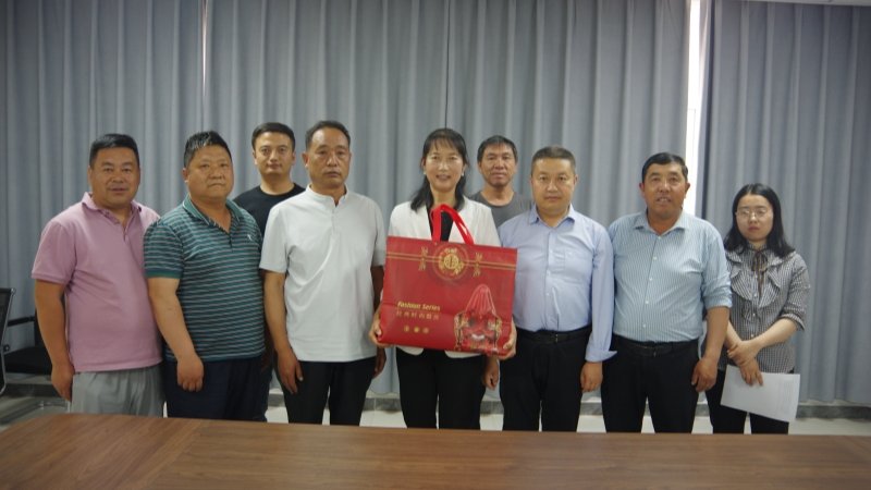 黄羊试验站（场）举办退休职工“荣退”仪式