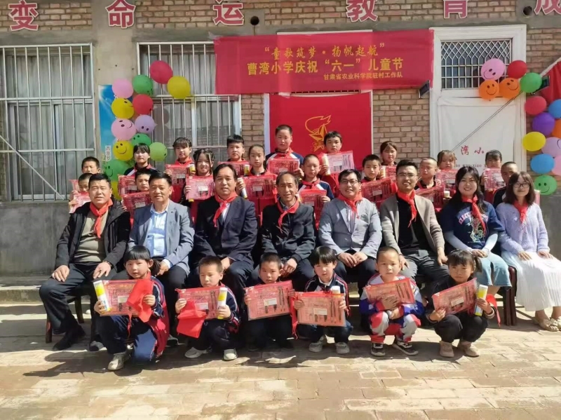 驻张大湾村帮扶工作队开展庆祝“六一”儿童节活动暨结对关爱行动